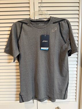 Asics Men's Gray Short Sleeve Athletic Tee